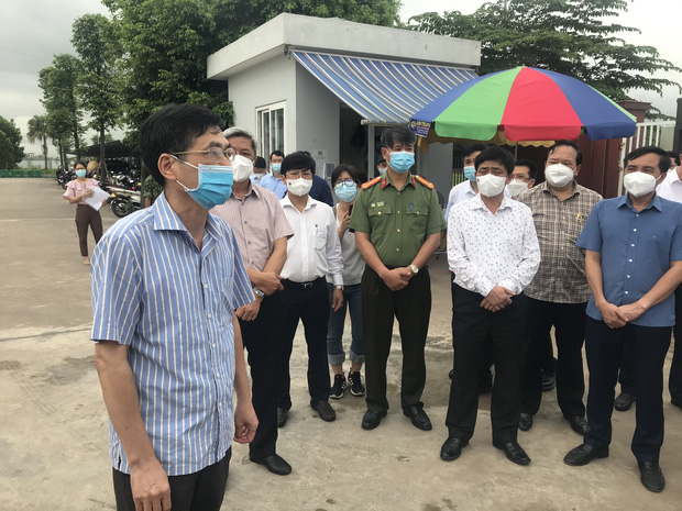 Bộ trưởng Bộ Y tế kiểm tra điểm nóng COVID-19 tại khu công nghiệp Quang Châu - Bắc Giang - Ảnh 4.