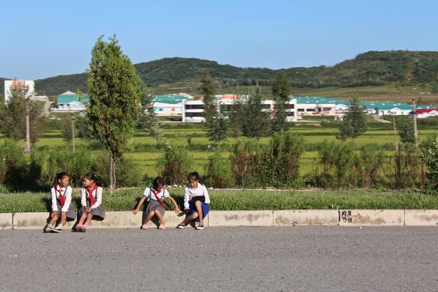  Cuộc sống ở Triều Tiên qua ống kính 1 phụ nữ Anh từng sống ở quốc gia này: Ảnh số 13 gây bất ngờ - Ảnh 6.