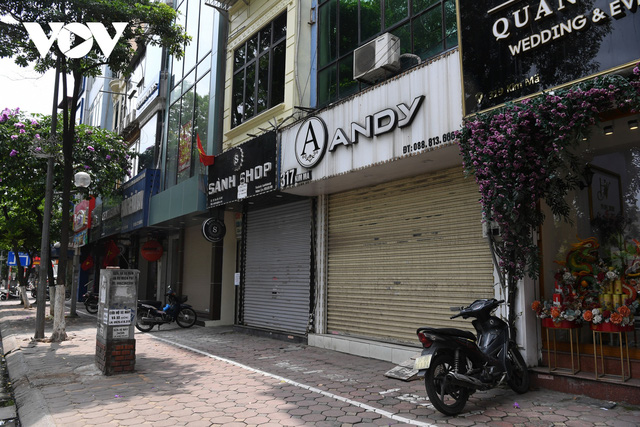 Hình ảnh các cửa hàng kinh doanh tại Hà Nội đóng cửa vì dịch COVID-19 - Ảnh 14.
