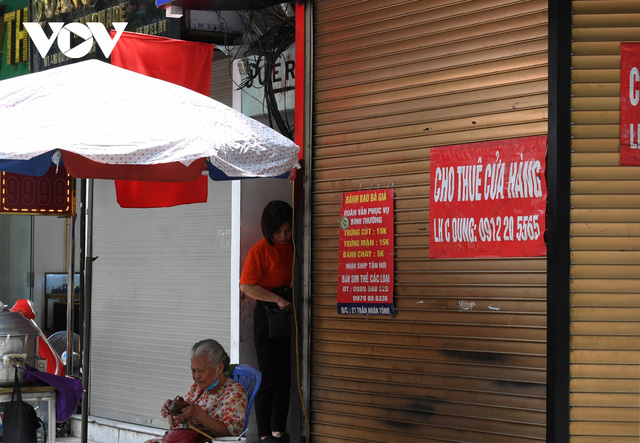 Hình ảnh các cửa hàng kinh doanh tại Hà Nội đóng cửa vì dịch COVID-19 - Ảnh 15.