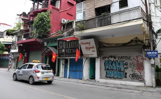 Hình ảnh các cửa hàng kinh doanh tại Hà Nội đóng cửa vì dịch COVID-19 - Ảnh 6.