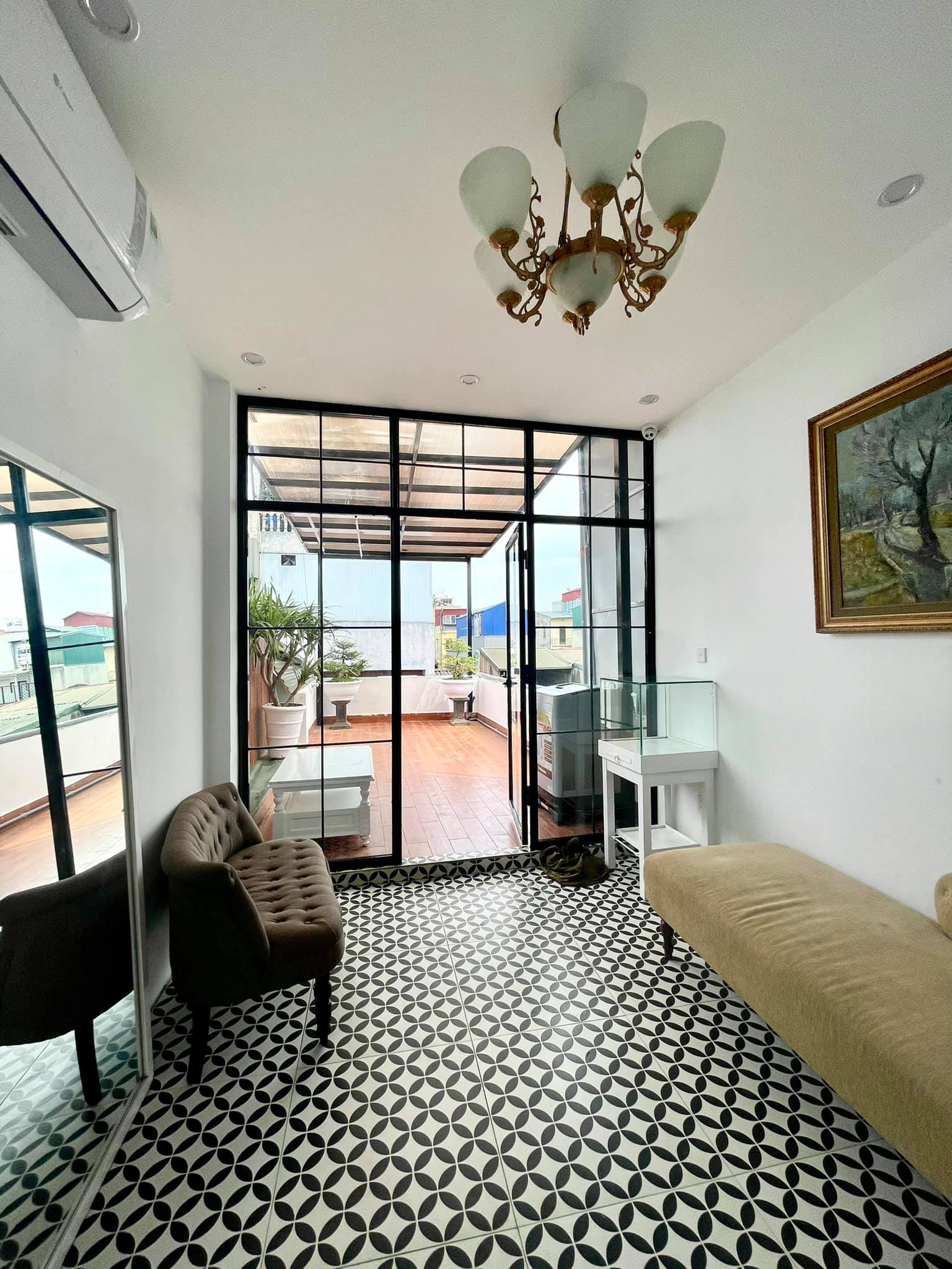 Ngôi nhà kết hợp style Á Âu của cặp vợ chồng trẻ: Phòng khách kê toàn tủ đá quý chắn lối đi, phòng ngủ sơn xanh lam khó-rời-mắt - Ảnh 12. Ngôi nhà kết hợp style Á Âu của cặp vợ chồng trẻ: Phòng khách kê toàn tủ đá quý chắn lối đi, phòng ngủ sơn xanh lam khó-rời-mắt - Ảnh 12.