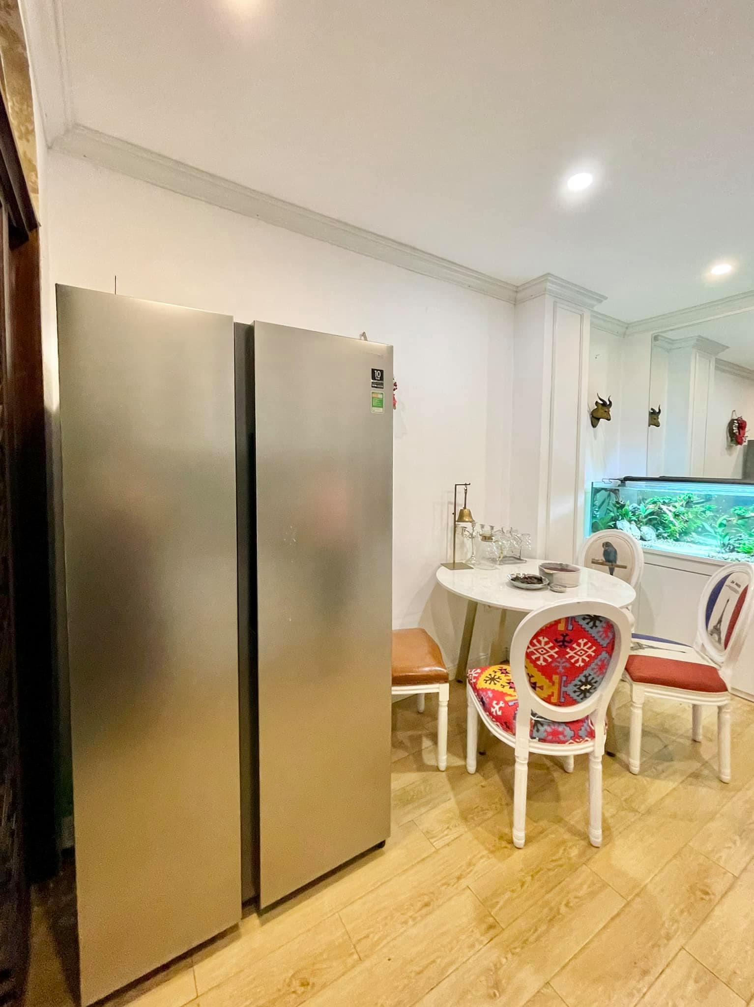 Ngôi nhà kết hợp style Á Âu của cặp vợ chồng trẻ: Phòng khách kê toàn tủ đá quý chắn lối đi, phòng ngủ sơn xanh lam khó-rời-mắt - Ảnh 6. Ngôi nhà kết hợp style Á Âu của cặp vợ chồng trẻ: Phòng khách kê toàn tủ đá quý chắn lối đi, phòng ngủ sơn xanh lam khó-rời-mắt - Ảnh 6.