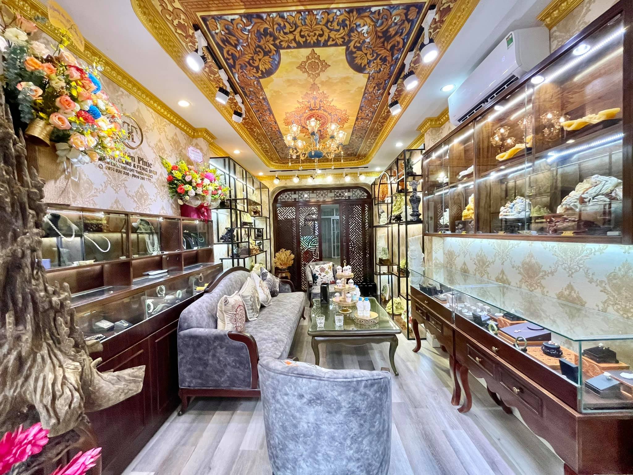 Ngôi nhà kết hợp style Á Âu của cặp vợ chồng trẻ: Phòng khách kê toàn tủ đá quý chắn lối đi, phòng ngủ sơn xanh lam khó-rời-mắt - Ảnh 2. Ngôi nhà kết hợp style Á Âu của cặp vợ chồng trẻ: Phòng khách kê toàn tủ đá quý chắn lối đi, phòng ngủ sơn xanh lam khó-rời-mắt - Ảnh 2.