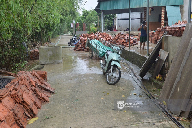 Người dân vùng lũ Hà Tĩnh nói về khoản 13,7 tỷ quyên góp của NS Hoài Linh: Khi nước rút được vài ngày là lúc chúng tôi cần cứu trợ nhất, một nắm khi đói bằng một gói khi no - Ảnh 3.