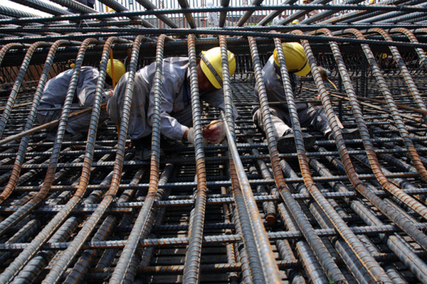  NÓNG: Doanh nghiệp nhà thầu xin tạm dừng thi công chờ bình ổn giá vật liệu xây dựng  - Ảnh 2.