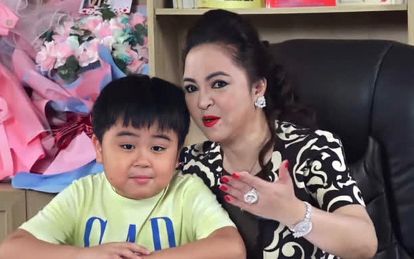 Con trai bà Phương Hằng - Alpha kid điển hình: Mới 9 tuổi đã sở hữu kênh Youtube cá nhân, clip không tiếng vẫn có cả chục ngàn người xem - Ảnh 1.