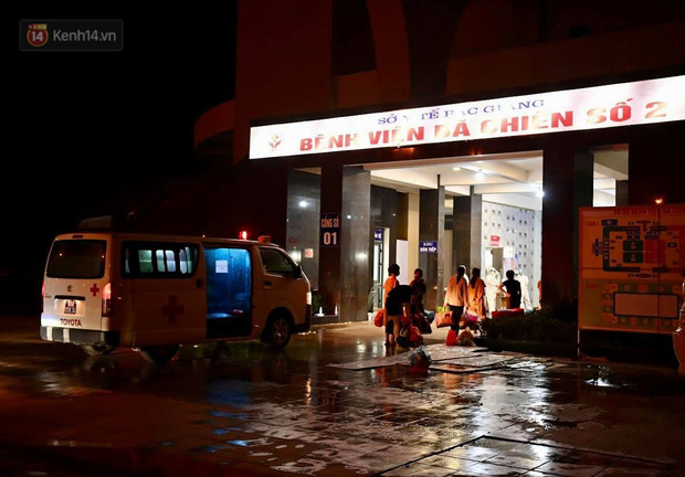  Chùm ảnh: Trắng đêm di chuyển 500 bệnh nhân Covid-19 về bệnh viện dã chiến số 2 Bắc Giang - Ảnh 1.
