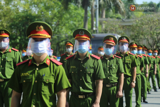  Ảnh: 300 học viên và 100 cảnh sát cơ động lên đường chi viện cho tỉnh Bắc Ninh - Ảnh 1.