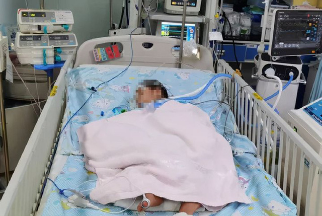 3 trẻ nhỏ chết não trong 2 tháng chỉ vì mụn nước ở khóe miệng, bác sĩ chỉ ra con đường lây nhiễm bệnh xuất phát từ hành động nhiều người vẫn làm - Ảnh 2. 3 trẻ nhỏ chết não trong 2 tháng chỉ vì mụn nước ở khóe miệng, bác sĩ chỉ ra con đường lây nhiễm bệnh xuất phát từ hành động nhiều người vẫn làm - Ảnh 2.