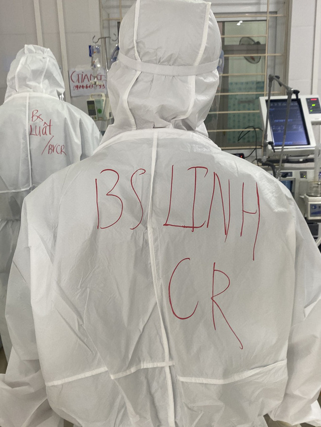  Hình ảnh xúc động: Đội phản ứng nhanh BV Chợ Rẫy túc trực ngày đêm điều trị cho các bệnh nhân nặng tại tâm dịch Bắc Giang  - Ảnh 7.