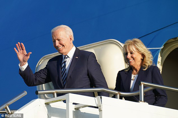  Khoảnh khắc Đệ Nhất Phu nhân Mỹ “dạy chồng” ngay trên sóng gây bão MXH, phản ứng sau đó của Tổng thống Biden đặc biệt gây chú ý - Ảnh 1.