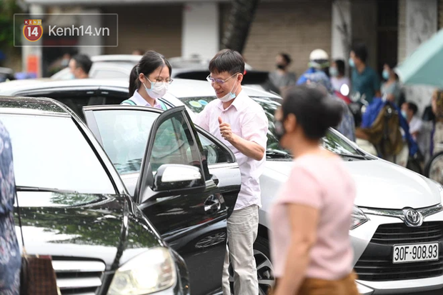  Rich kid Hà Nội được hộ tống trên xe bạc tỷ đi thi vào lớp 10 - Ảnh 4.