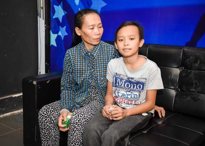 Bố mẹ Hồ Văn Cường đột ngột thay đổi thông tin về khoản 200 triệu tiền thưởng và cát xê 5 năm của con