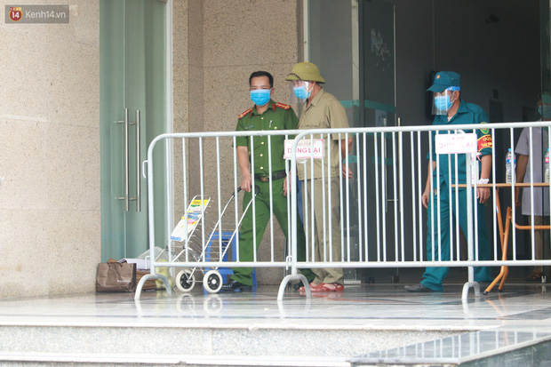  Hà Nội: Phong tỏa 1 tòa chung cư sau khi ghi nhận ca dương tính SARS-CoV-2 - Ảnh 7.