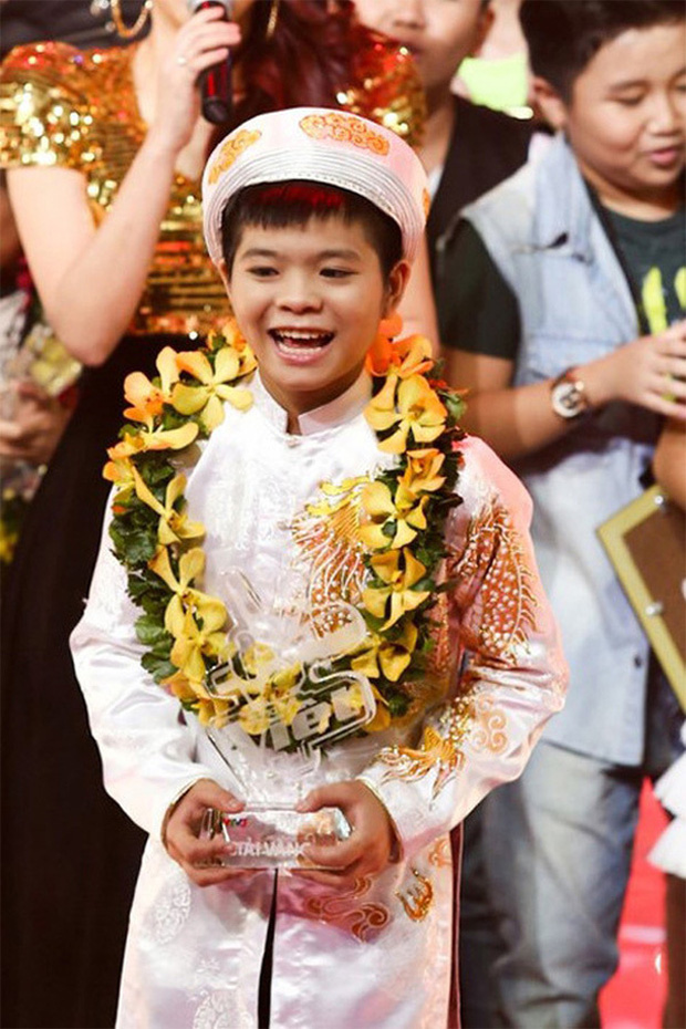  Bước ra từ The Voice Kids cùng Phương Mỹ Chi, Quang Anh giờ thay đổi 180 độ, ồn ào nhất là màn lột xác hậu “dao kéo” - Ảnh 1.