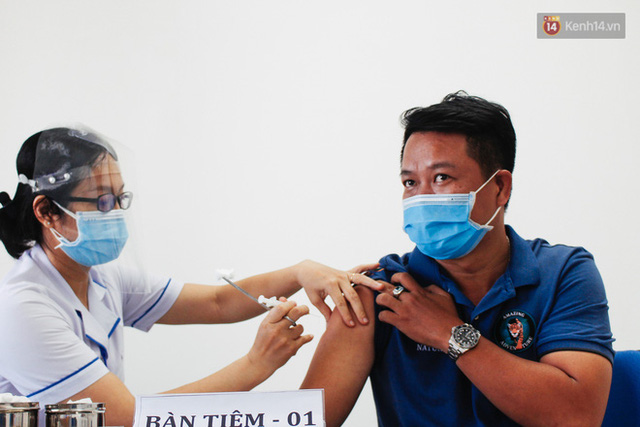  Ảnh: 8.000 người dân quận Bình Thạnh tiêm vaccine Covid-19 trong chiến dịch tiêm chủng lớn nhất lịch sử  - Ảnh 11.