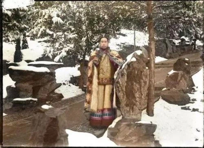 Ảnh màu hiếm có của thái giám Lý Liên Anh: Thấp bé, diện mạo gian ác, vì sao lại được Từ Hi Thái hậu vô cùng sủng ái? - Ảnh 2.