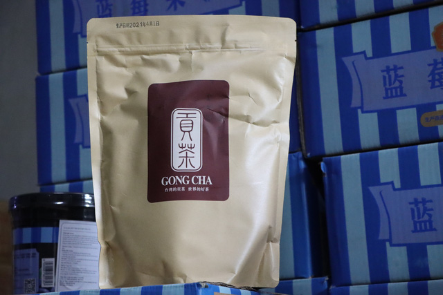  Thu giữ hàng tấn nguyên liệu trà sữa mang thương hiệu Royal Tea, Gong Cha... không rõ nguồn gốc  - Ảnh 3.