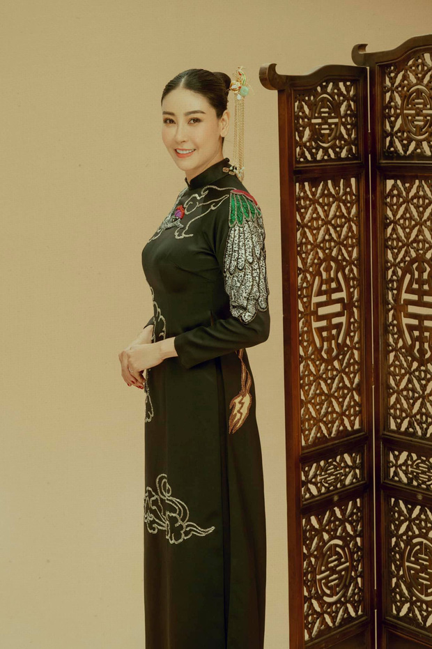  Giữa ồn ào công chúa triều Nguyễn, bộ ảnh gia đình nhà Hà Kiều Anh gây sốt: Ai cũng sang trọng, đầy khí chất danh gia vọng tộc - Ảnh 5.