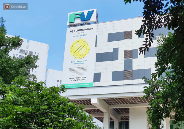 Phong tỏa một tòa nhà ở quận Bình Thạnh vì liên quan ca dương tính được phát hiện tại Bệnh viện FV - Ảnh 2.