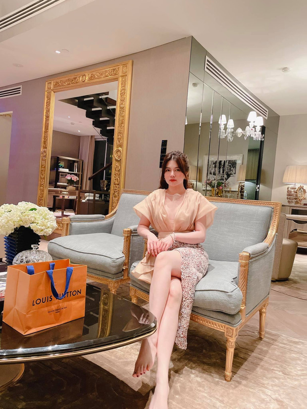 Nữ đại gia ở Sky Villa 200m2, làm nội thất hết 1 triệu đô nói về Thái Công mấy dòng mà được khen: Đúng là tư duy người có tiền - Ảnh 5. Nữ đại gia ở Sky Villa 200m2, làm nội thất hết 1 triệu đô nói về Thái Công mấy dòng mà được khen: Đúng là tư duy người có tiền - Ảnh 5.