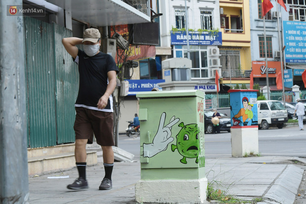  Ảnh: Bốt điện ở Hà Nội khoác lên mình hình ảnh chiến sĩ tuyến đầu chống dịch đầy ý nghĩa - Ảnh 7.