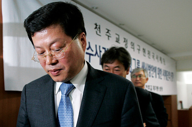 Vụ án thế kỷ của Hoàng đế và Thái tử Samsung: Cặp cha con chaebol quyền lực nhất Hàn Quốc lần lượt ngồi tù cùng vì một tội danh - Ảnh 5.