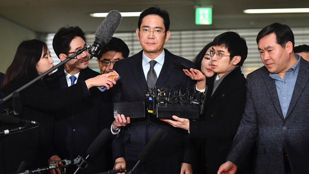  Vụ án thế kỷ của Hoàng đế và Thái tử Samsung: Cặp cha con chaebol quyền lực nhất Hàn Quốc lần lượt ngồi tù cùng vì một tội danh - Ảnh 6.