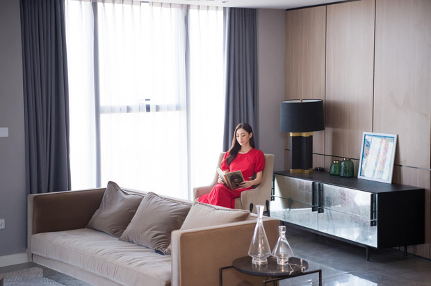  Hoa hậu Lương Thuỳ Linh khoe căn penthouse mới tậu ở tuổi 21, vị trí đắc địa bao trọn góc view đắt giá nhất Hà Nội - Ảnh 2.