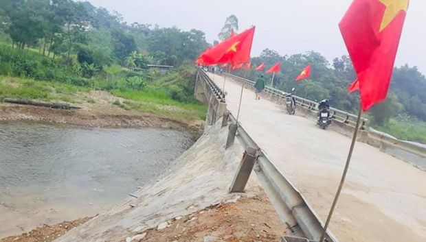  Thuỷ Tiên chính thức kết thúc dự án hỗ trợ miền Trung với loạt ảnh khánh thành sửa chữa 2 cây cầu hư hỏng do lũ lụt - Ảnh 7.