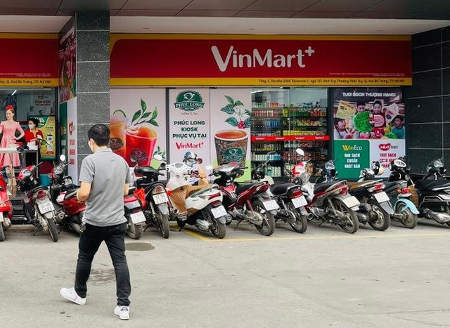  Phúc Long xuất hiện lần đầu tiên ở VinMart Hà Nội, khách đi siêu thị mua luôn trà sữa  - Ảnh 1.