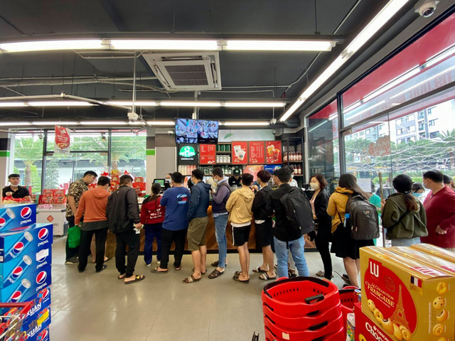  Phúc Long xuất hiện lần đầu tiên ở VinMart Hà Nội, khách đi siêu thị mua luôn trà sữa  - Ảnh 3.