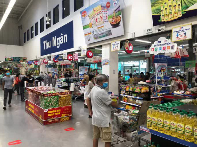  Nhiều siêu thị, cửa hàng ở TP HCM sắp được gỡ phong toả  - Ảnh 1.