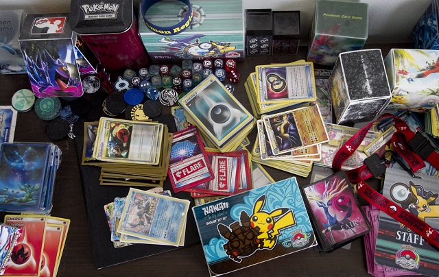 Các nhà sưu tập hốt bạc từ cơn sốt mua thẻ Pokémon cũ - Ảnh 2.
