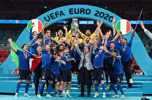  Sự thật bất ngờ về trọng tài thổi còi trận chung kết Euro 2020 Ý - Anh - Ảnh 2.