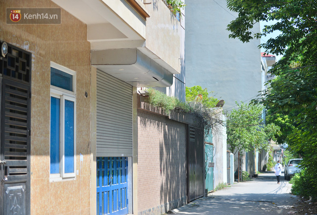  Hà Nội: Phong toả con ngõ tại phường Mỹ Đình, nhân viên y tế gọi cửa từng nhà để khai báo y tế  - Ảnh 3.