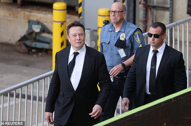 Ám ảnh với những cơn thịnh nộ của Elon Musk, nhân viên Tesla thậm chí bị cấm tới gần bàn làm việc của sếp - Ảnh 2.