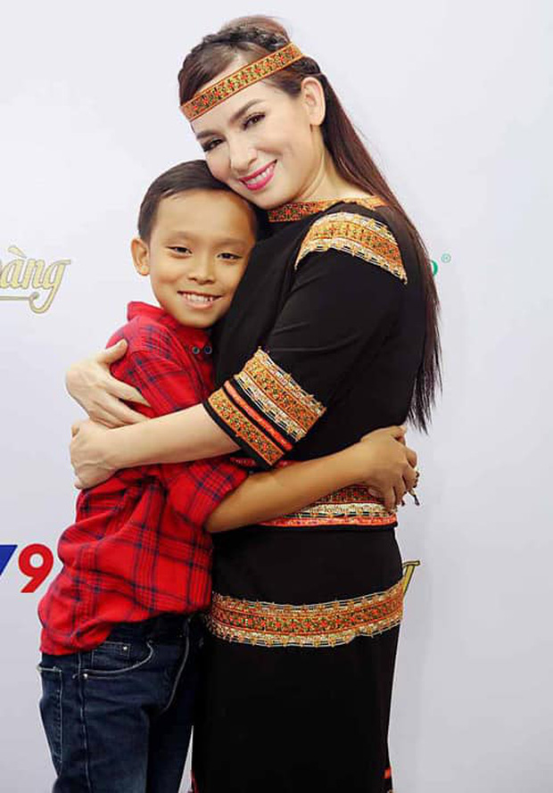 1 tháng sau liên hoàn drama, Phi Nhung và Hồ Văn Cường đồng lòng làm 1 việc đặc biệt ý nghĩa - Ảnh 4. 1 tháng sau liên hoàn drama, Phi Nhung và Hồ Văn Cường đồng lòng làm 1 việc đặc biệt ý nghĩa - Ảnh 4.