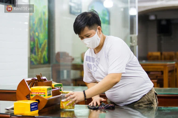  Các nhà hàng, quán ăn ở Hà Nội sau chỉ thị dừng bán tại chỗ: “Chúng tôi phải cho hơn 2/3 nhân viên nghỉ việc” - Ảnh 10.