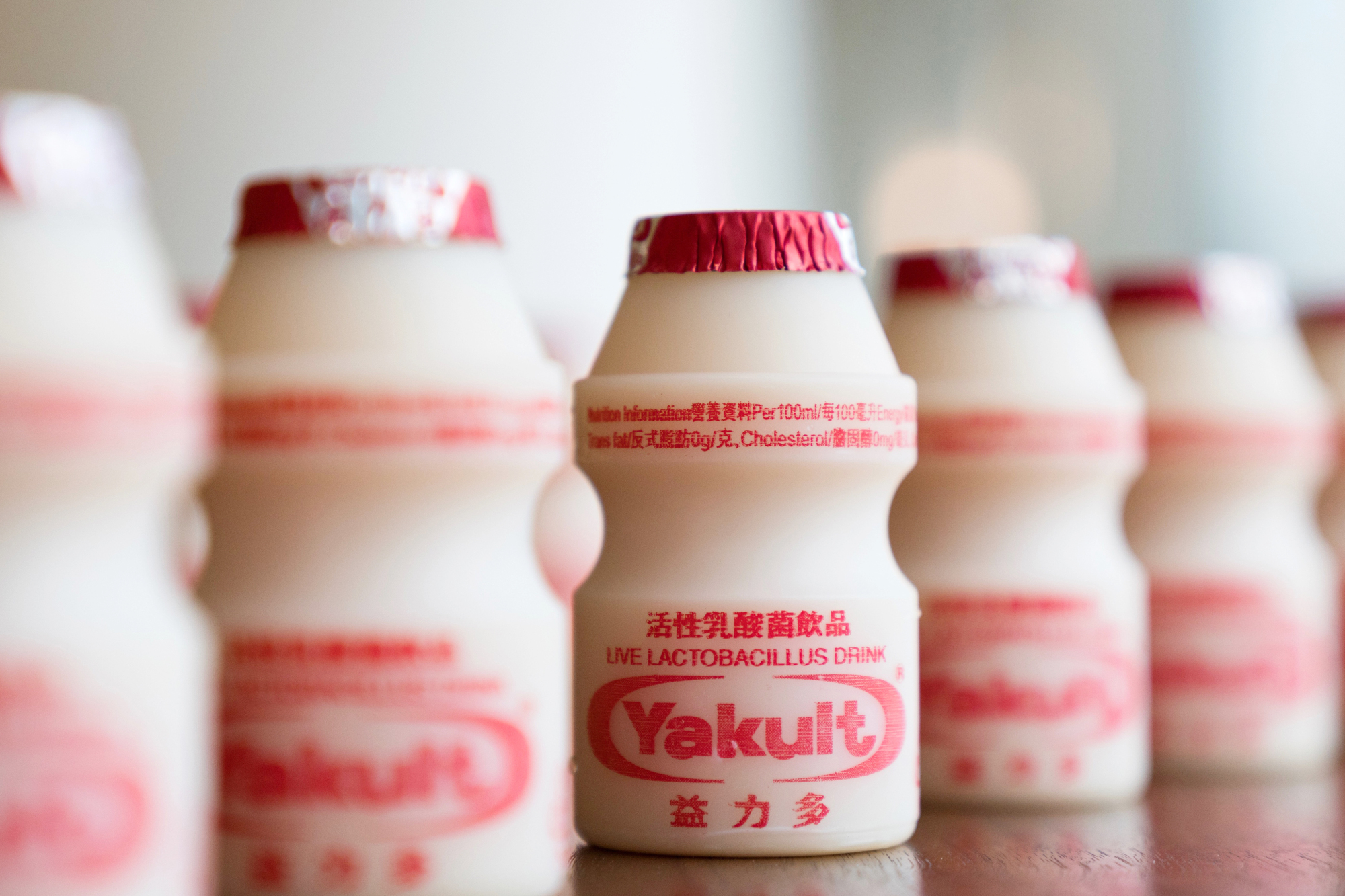 Якульт. Японский йогурт. Yakult йогурт. Yakult японские напитки. Йогурты в Японии.