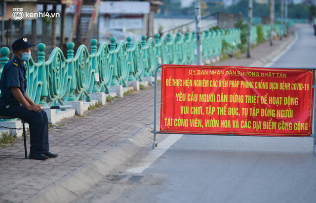  Hà Nội: Hồ Tây lập chốt chặn, hồ Gươm chăng rào kín vẫn không ngăn được... người dân tập thể dục  - Ảnh 3.
