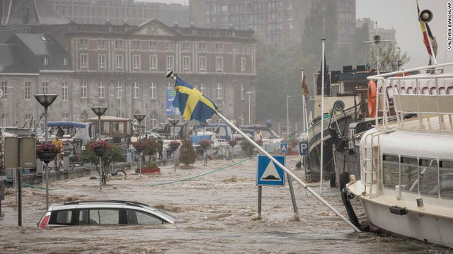  Những hình ảnh khủng khiếp trong đợt mưa lũ lịch sử làm 120 người chết ở Tây Âu  - Ảnh 12.