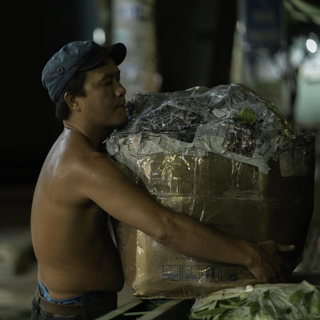 Anh Minh bán rau rơi nước mắt nói về con gái út: Nếu có một điều ước, chỉ ước con bé có thể ở với vợ chồng tôi thật lâu - Ảnh 9.