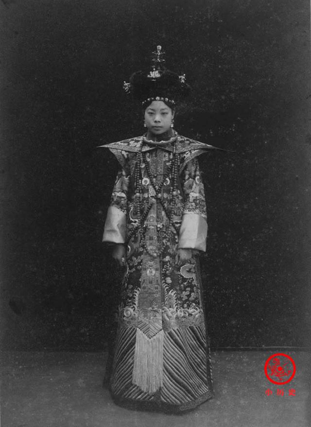  Phi tần kém sắc dám ly hôn hoàng đế Trung Quốc, cuối đời túng quẫn phải bán hàng rong kiếm sống - Ảnh 1.