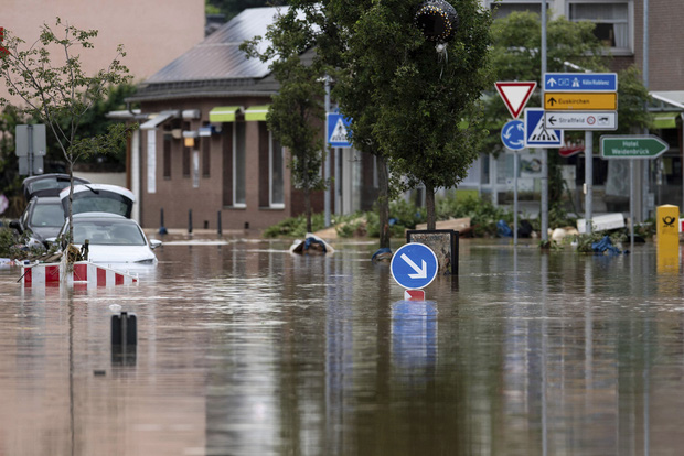  Số nạn nhân tử vong trong trận mưa lũ lịch sử ở Đức và Bỉ tăng lên 170 người - Ảnh 10.
