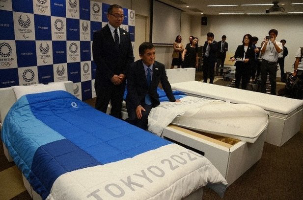 VĐV Olympic thử giường giấy của Nhật Bản - Ảnh 3.