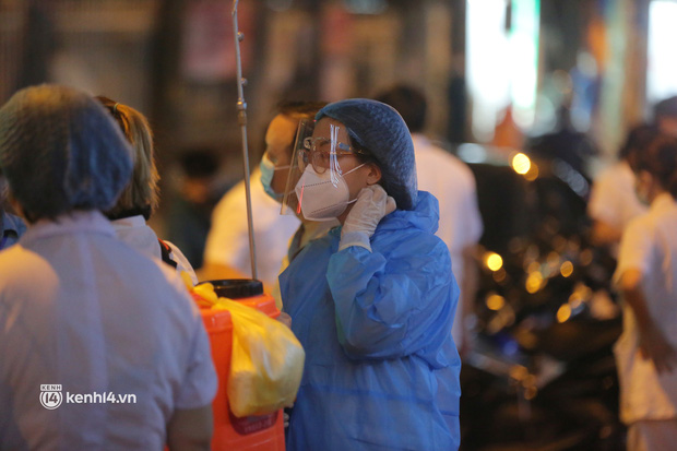  Hà Nội: Phong toả, xét nghiệm cho nhân viên nhà thuốc trên phố Láng Hạ sau thông báo khẩn của CDC - Ảnh 5.