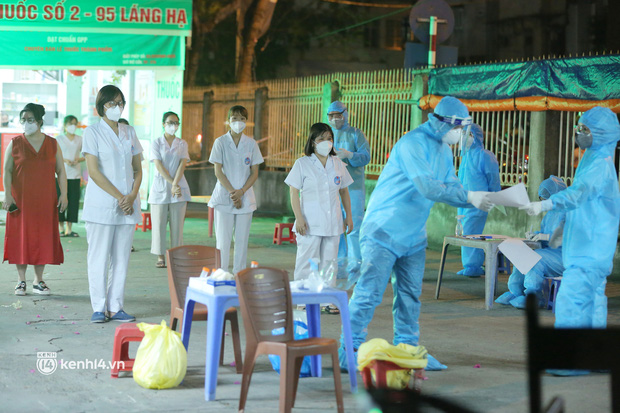  Hà Nội: Phong toả, xét nghiệm cho nhân viên nhà thuốc trên phố Láng Hạ sau thông báo khẩn của CDC - Ảnh 6.