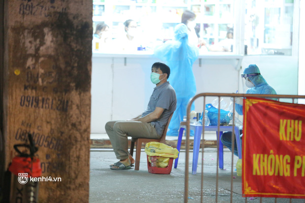  Hà Nội: Phong toả, xét nghiệm cho nhân viên nhà thuốc trên phố Láng Hạ sau thông báo khẩn của CDC - Ảnh 8.